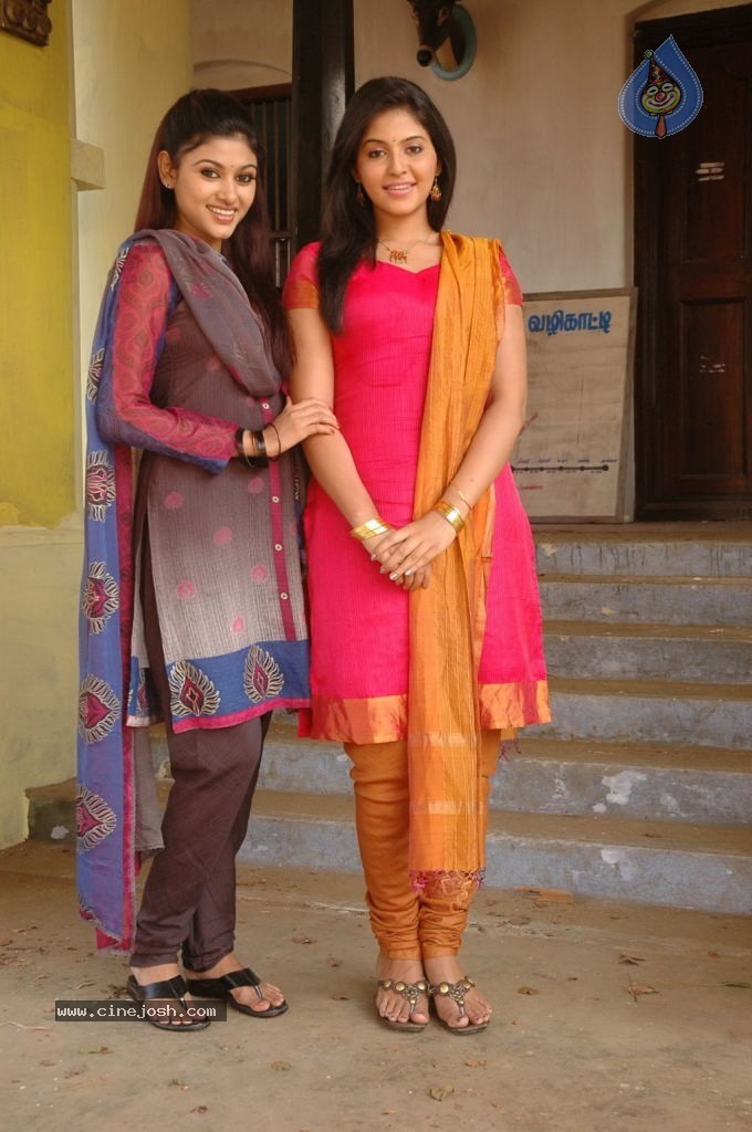 Kalakalappu Tamil Movie Stills - 11 / 42 photos