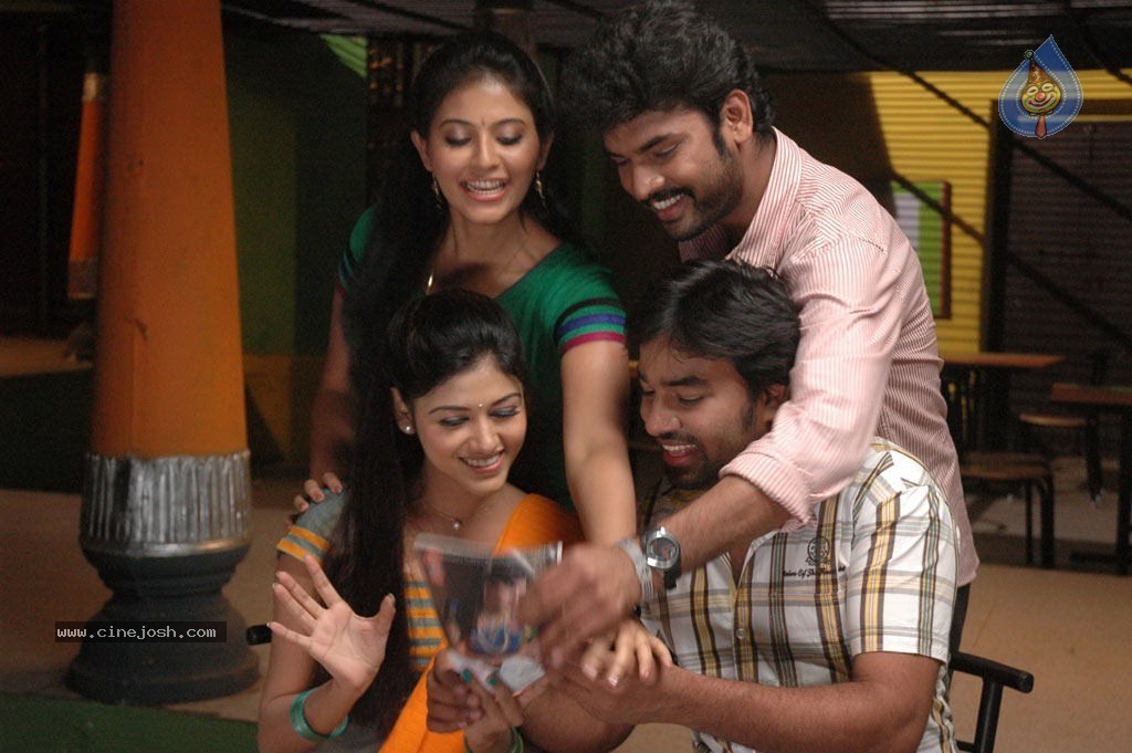 Kalakalappu Tamil Movie Stills - 36 / 42 photos