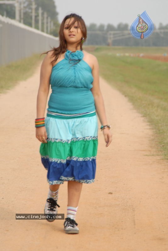 Kalavar King Movie Stills (Swetha Basu Prasad) - 32 / 50 photos