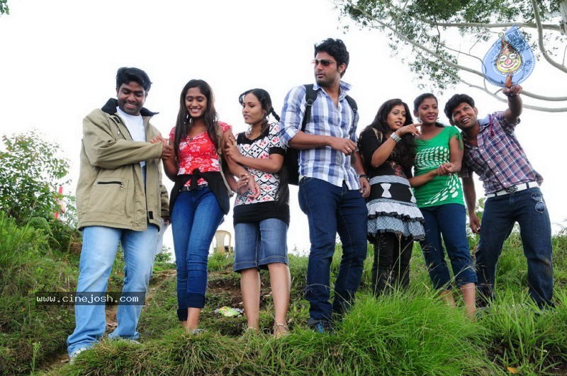 Kalavaram Tamil Movie Stills - 31 / 46 photos