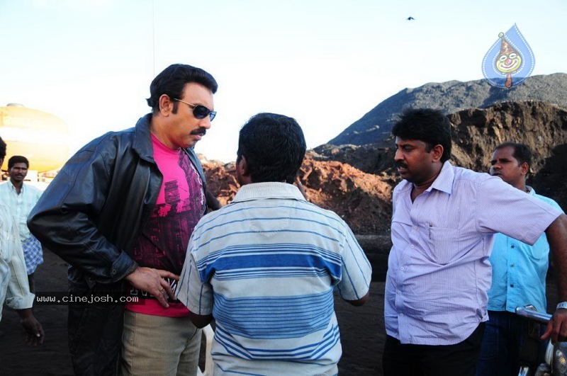 Kalavaram Tamil Movie Stills - 46 / 46 photos