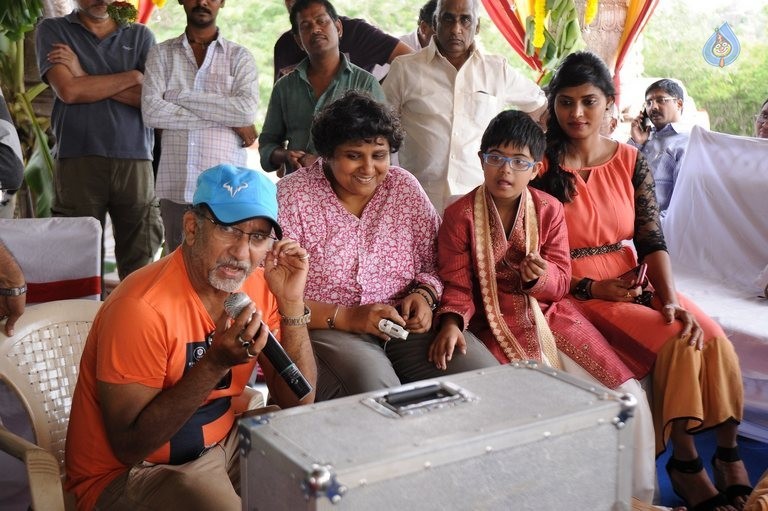 Kalyana Vaibhogame Movie Photos - 11 / 34 photos