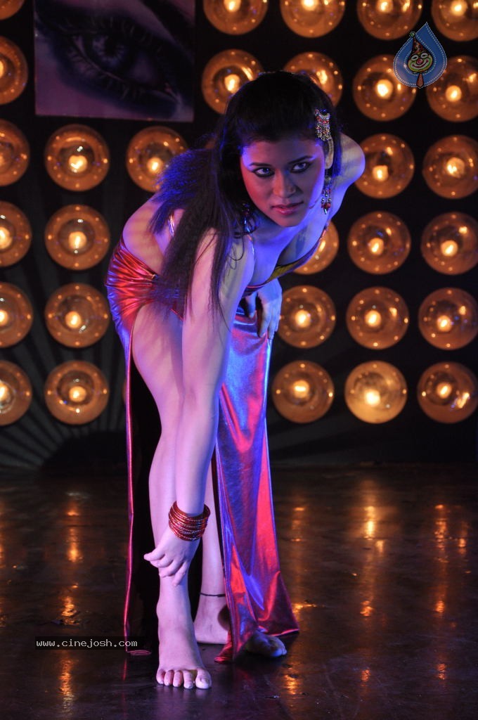 Kameena Movie PM n Hot Stills - 15 / 142 photos