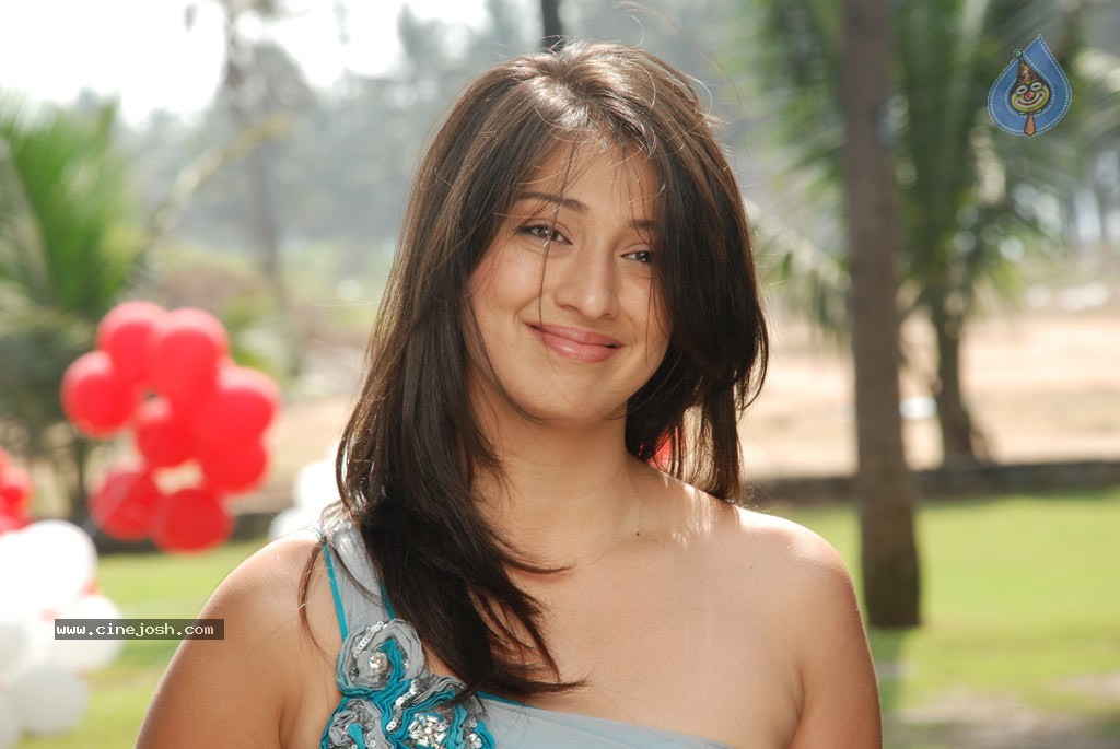 Kanchana Movie New Stills - 45 / 76 photos