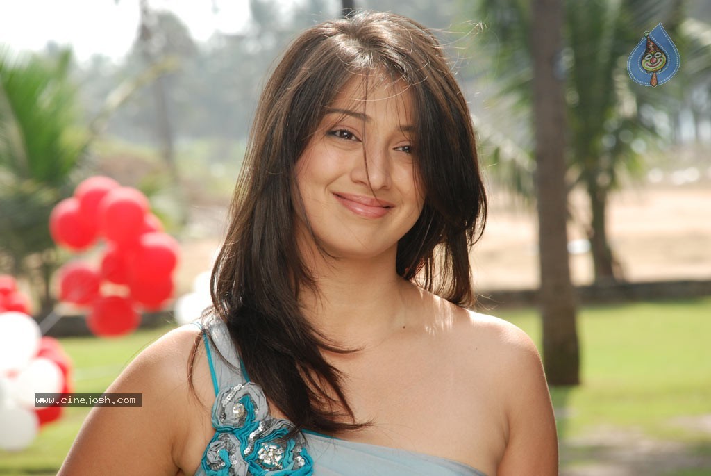 Kanchana Movie New Stills - 71 / 76 photos