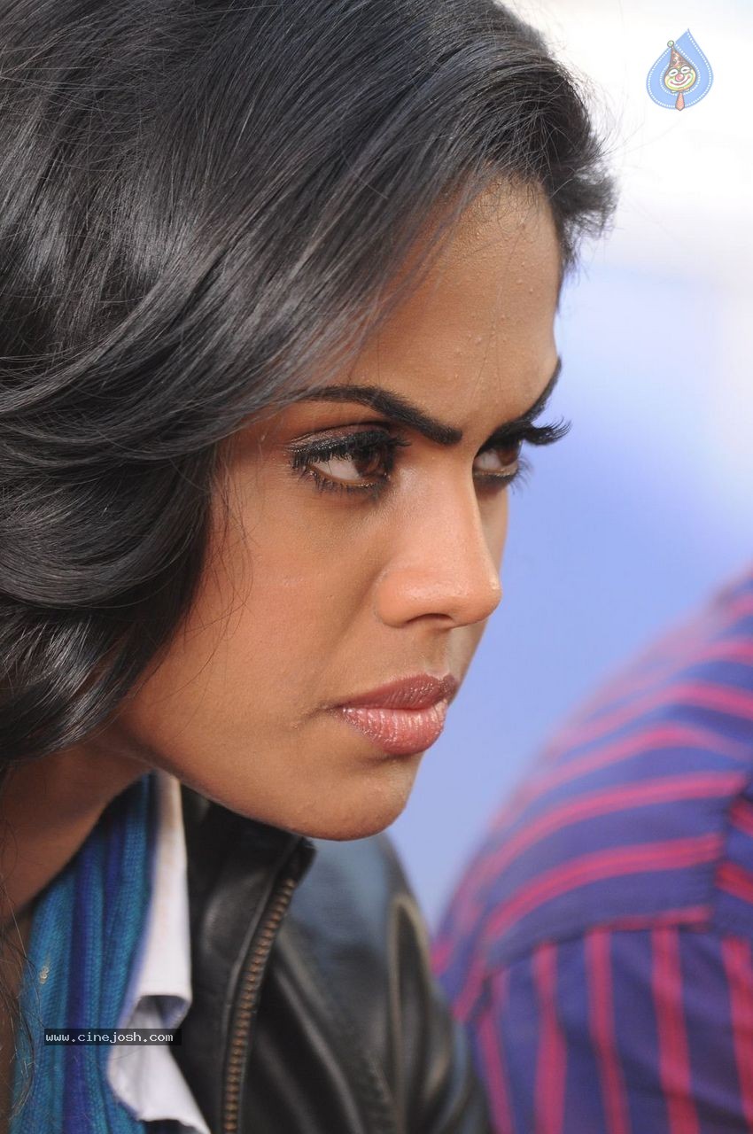 Karthika's Purampokku Engira Podhuvudamai Tamil Movie Photos - 3 / 157 photos