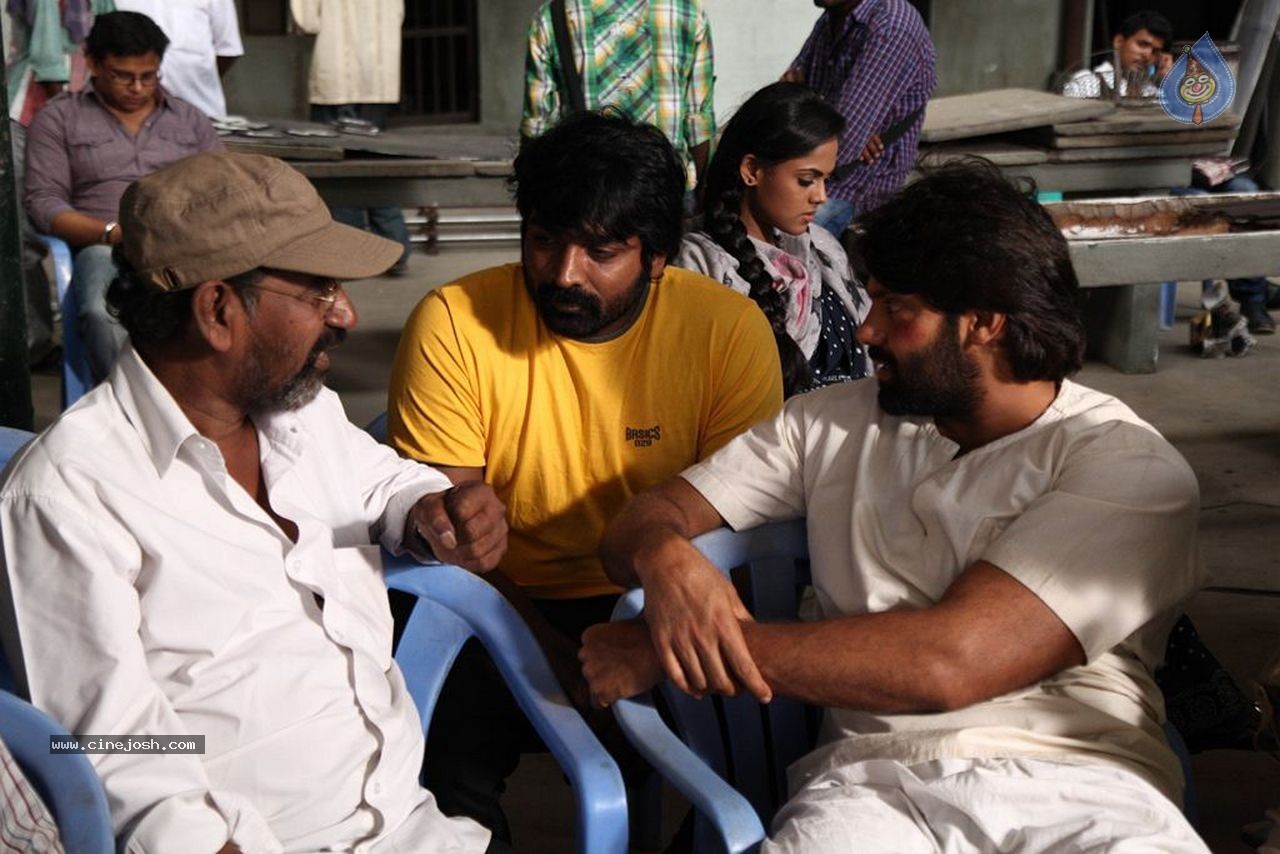 Karthika's Purampokku Engira Podhuvudamai Tamil Movie Photos - 5 / 157 photos