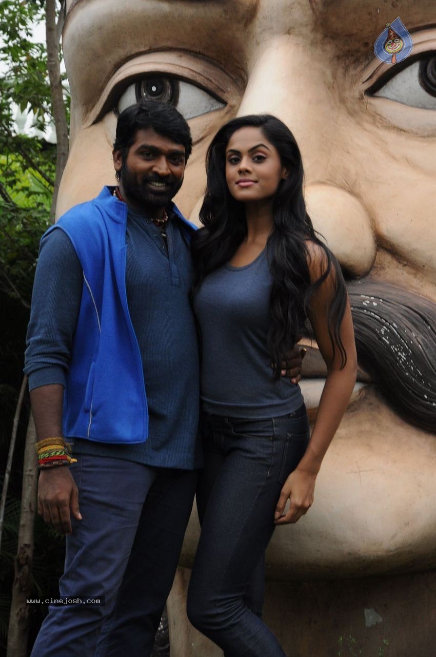 Karthika's Purampokku Engira Podhuvudamai Tamil Movie Photos - 10 / 157 photos