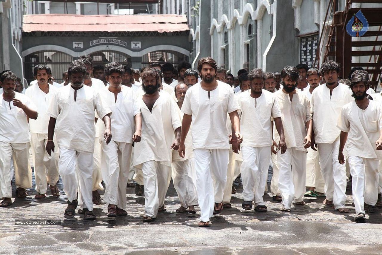 Karthika's Purampokku Engira Podhuvudamai Tamil Movie Photos - 19 / 157 photos