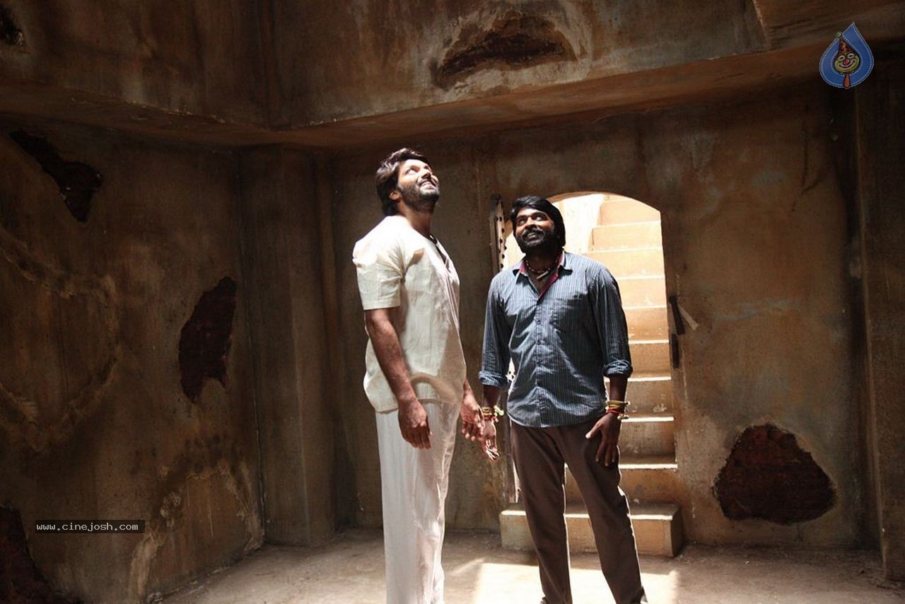 Karthika's Purampokku Engira Podhuvudamai Tamil Movie Photos - 47 / 157 photos