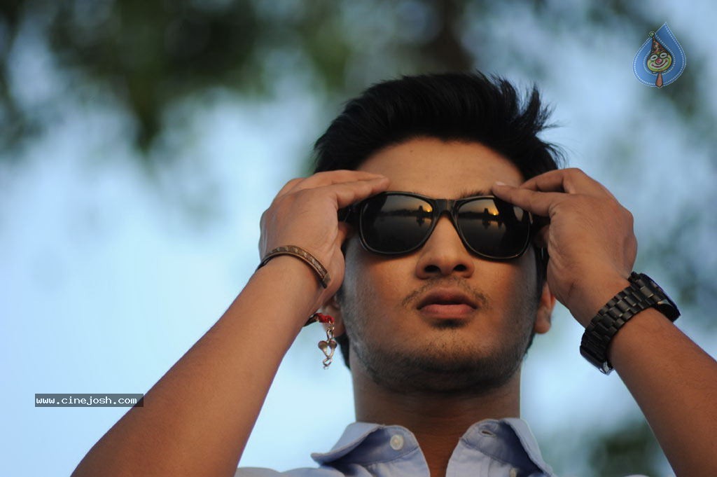 Karthikeyan Tamil Movie New Stills - 45 / 94 photos