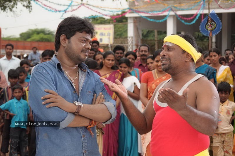 Kasi Kuppam Tamil Movie Stills - 18 / 55 photos