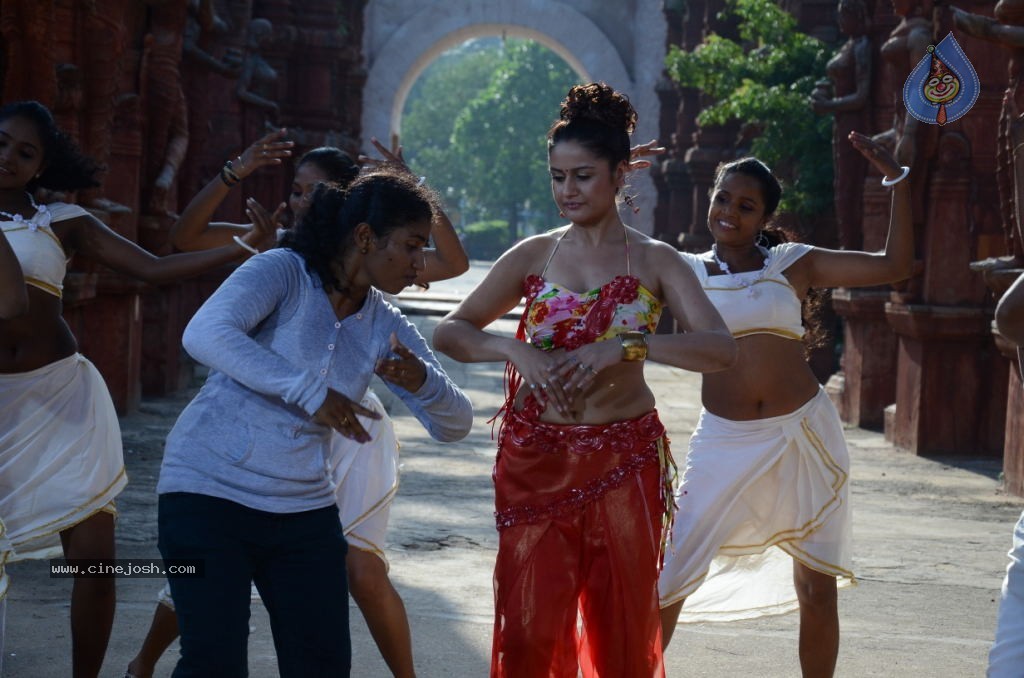 Kathanayaki Movie Hot Stills - 7 / 32 photos