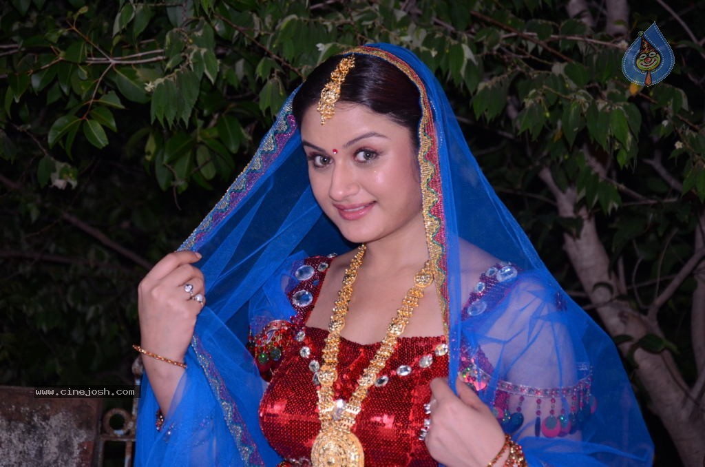 Kathanayaki Movie Hot Stills - 12 / 32 photos