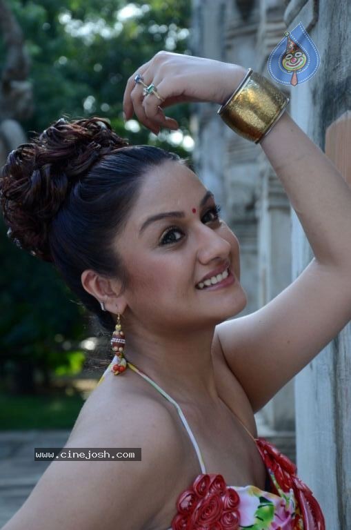 Kathanayaki Movie Hot Stills - 19 / 32 photos