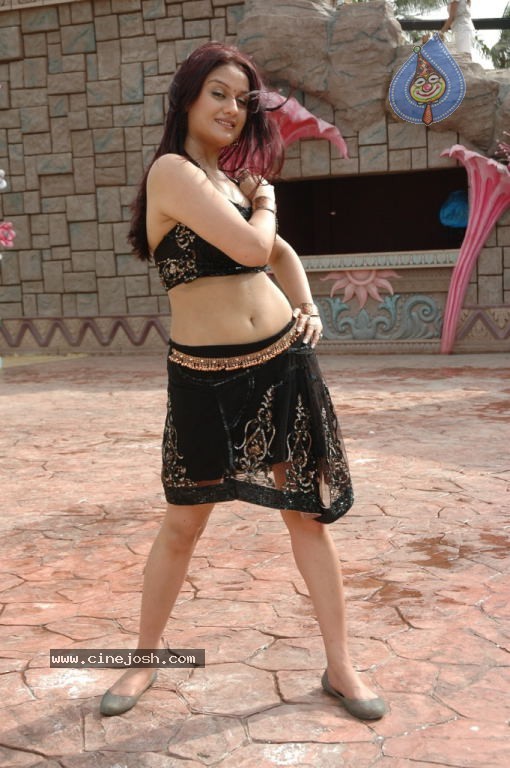 Kathanayaki Movie Hot Stills - 20 / 32 photos
