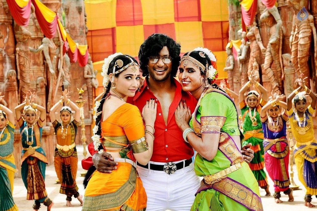 Kaththi Sandai Tamil Movie Photos - 15 / 19 photos