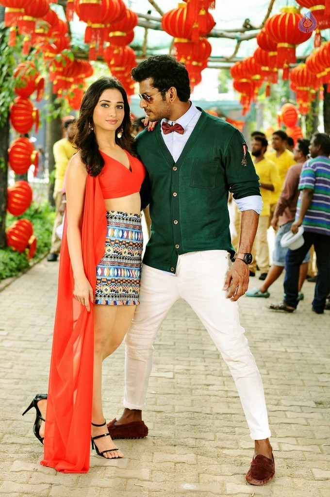 Kaththi Sandai Tamil Movie Photos - 17 / 19 photos