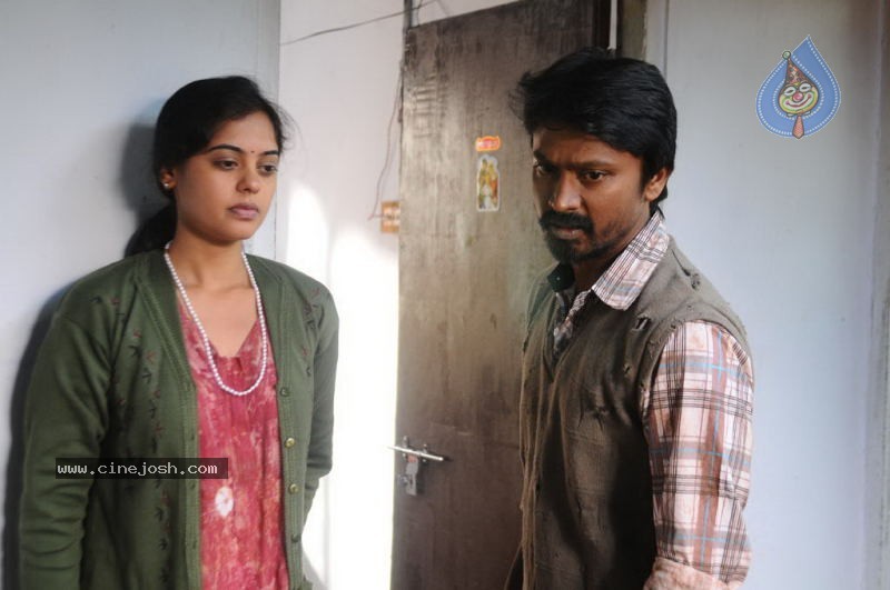 Kazhugu Tamil Movie Stills - 16 / 27 photos