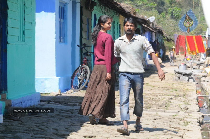 Kazhugu Tamil Movie Stills - 25 / 27 photos