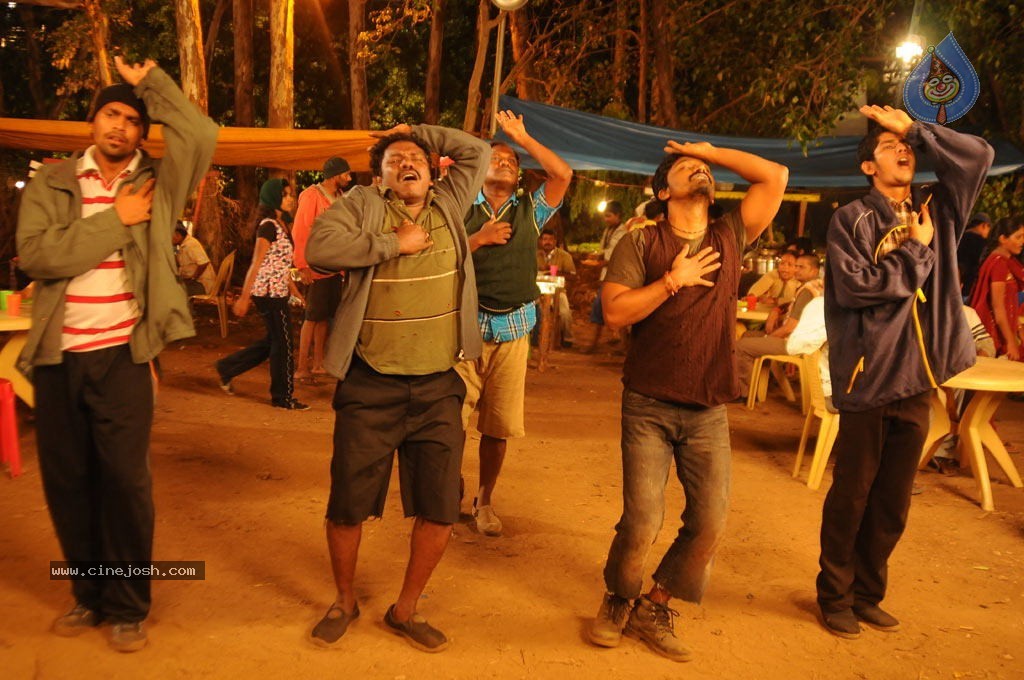 Kazhugu Tamil Movie Stills - 30 / 50 photos