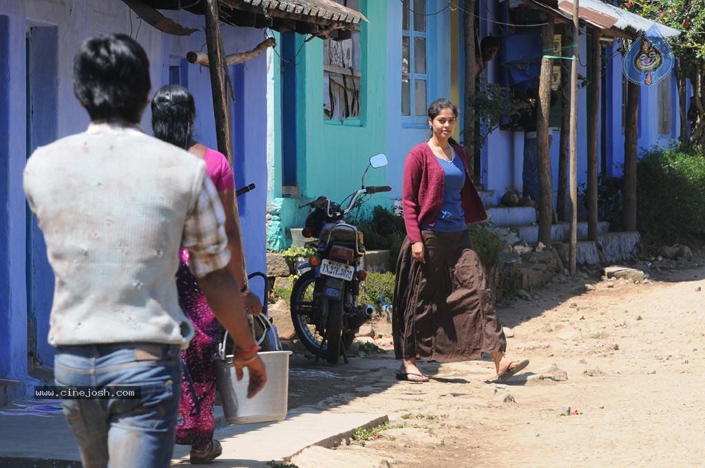 Kazhugu Tamil Movie Stills - 33 / 50 photos