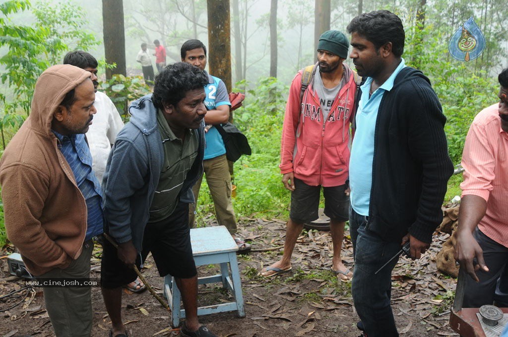 Kazhugu Tamil Movie Stills - 36 / 50 photos