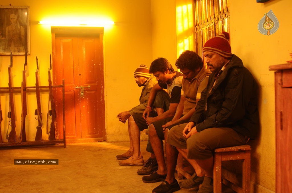 Kazhugu Tamil Movie Stills - 43 / 50 photos