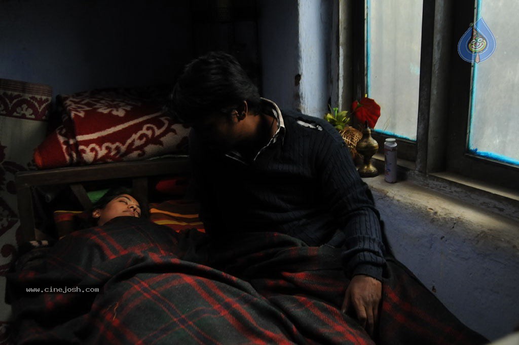 Kazhugu Tamil Movie Stills - 44 / 50 photos