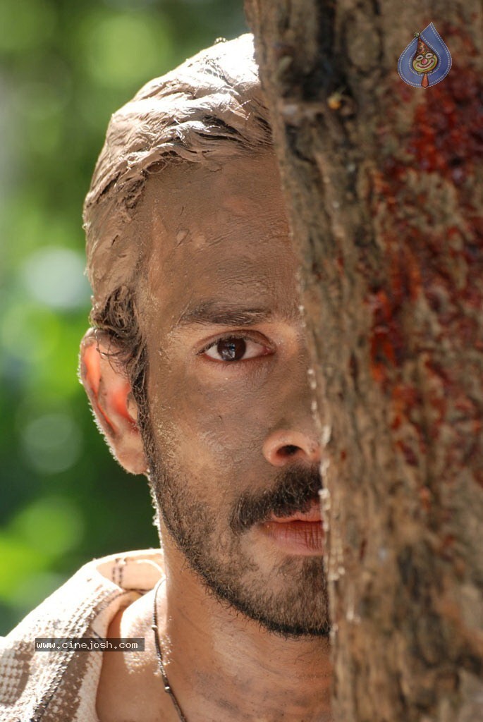 Killadi Tamil Movie New Stills - 38 / 42 photos