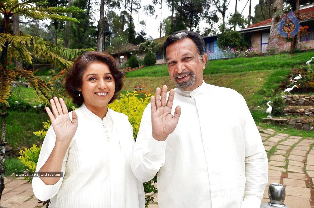 Konjam Koffee Konjam Kaadhal Movie Stills - 24 / 41 photos