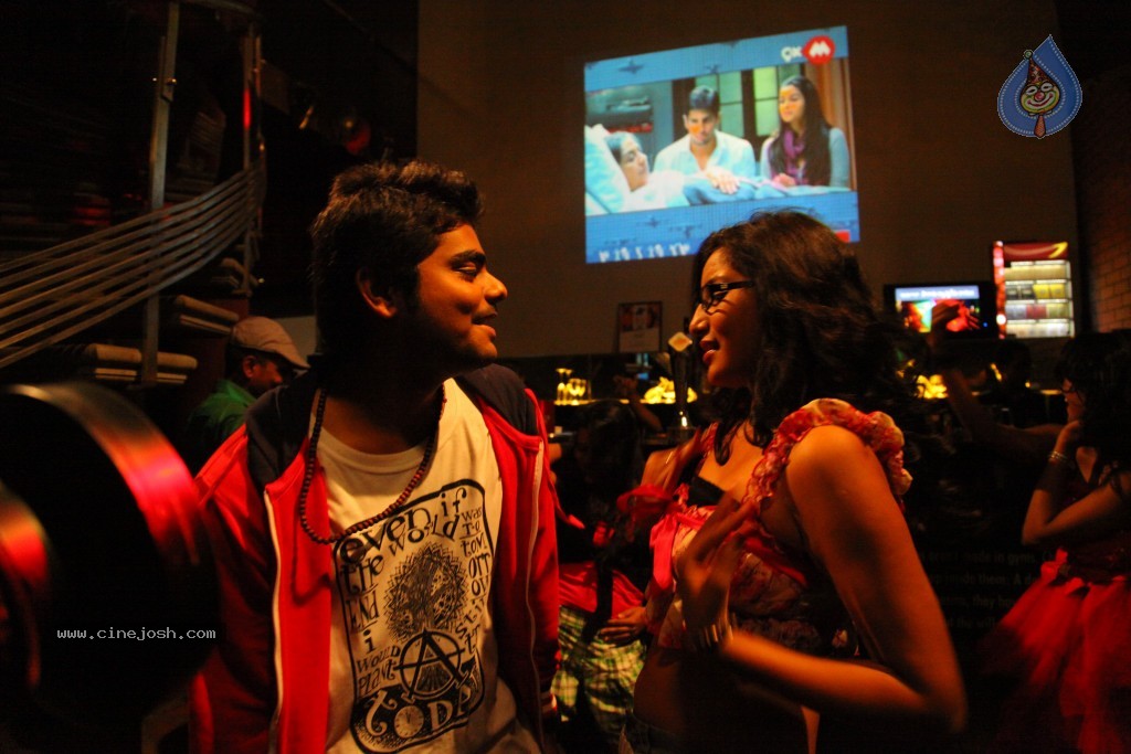 Kothoka Vintha Movie Stills - 38 / 51 photos