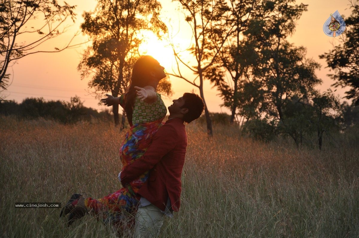 Krishnamma Kalipindi Iddarini Movie Stills - 1 / 30 photos