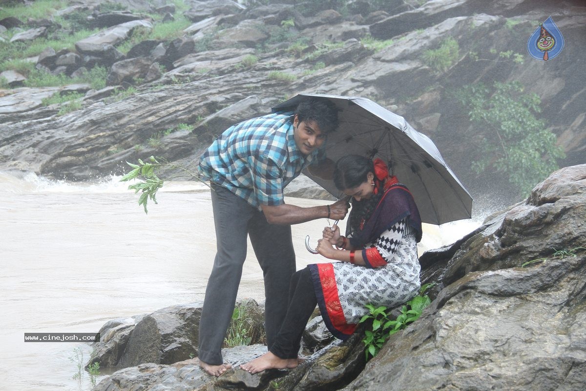 Krishnamma Kalipindi Iddarini Movie Stills - 24 / 30 photos