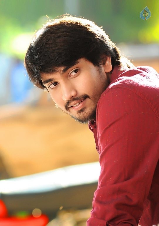 Kumari 21 F New Photos and Posters - 9 / 10 photos