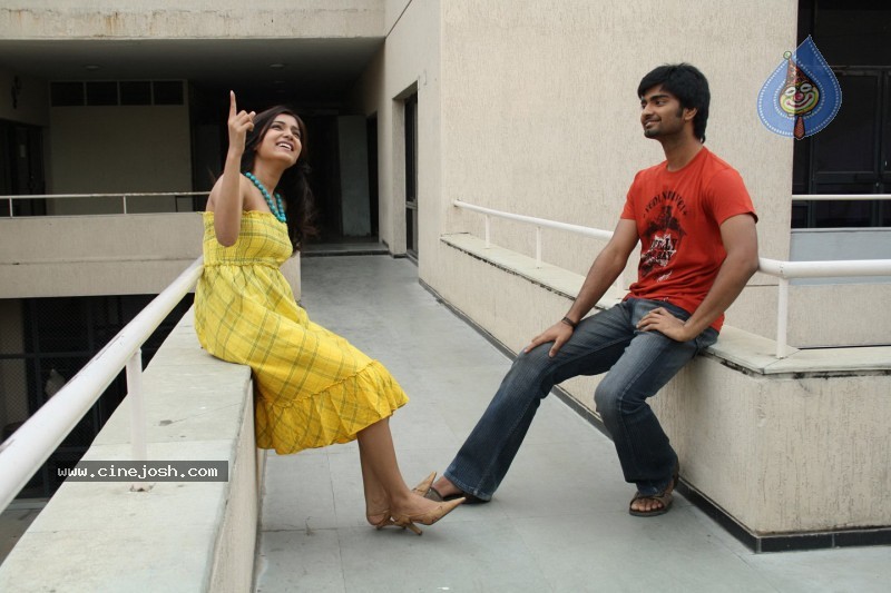 Kurralloy Kurrallu Movie Stills - 6 / 13 photos