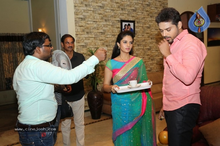 Kutumba Katha Chitram Working Stills - 10 / 63 photos
