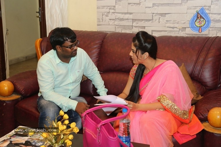 Kutumba Katha Chitram Working Stills - 25 / 63 photos