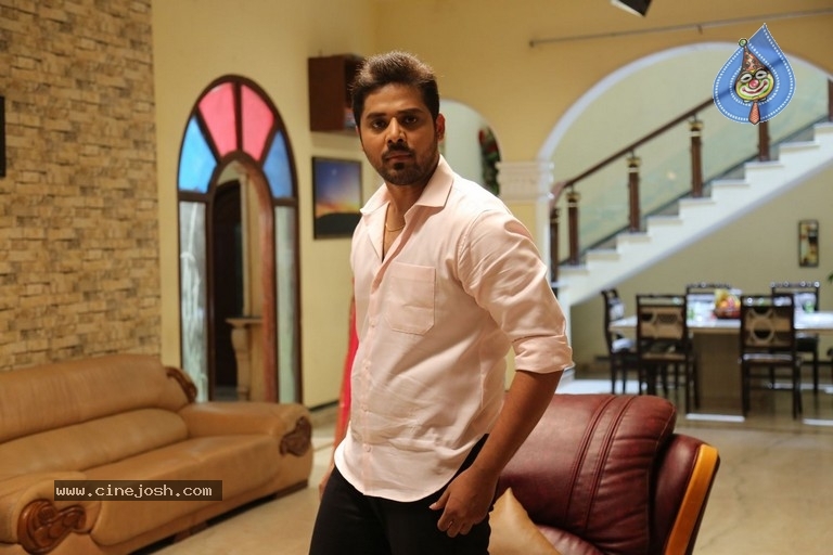 Kutumba Katha Chitram Working Stills - 31 / 63 photos