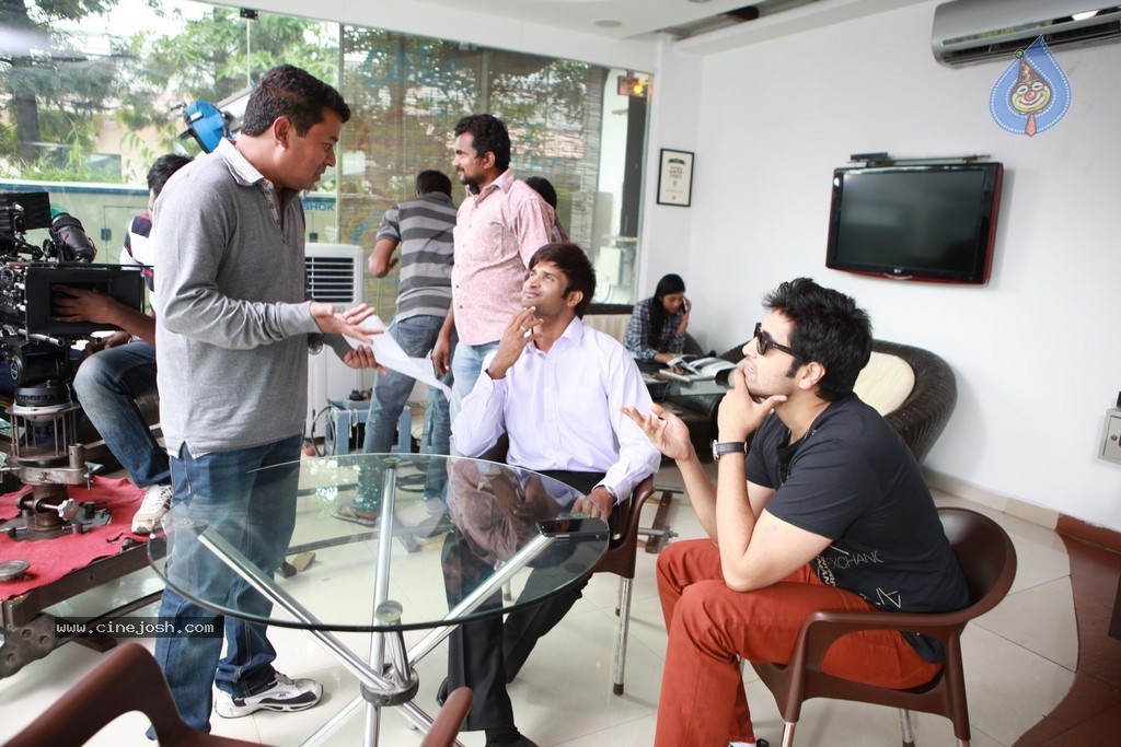 Ladies and Gentlemen Movie Stills - 19 / 35 photos