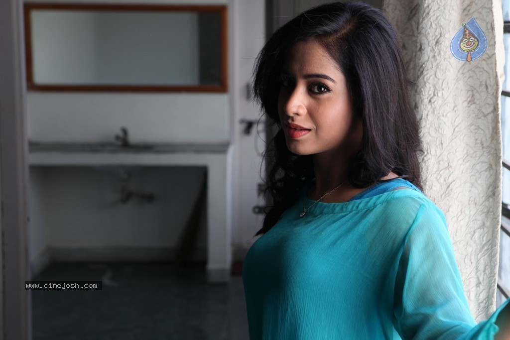 Ladies and Gentlemen Movie Stills - 25 / 35 photos