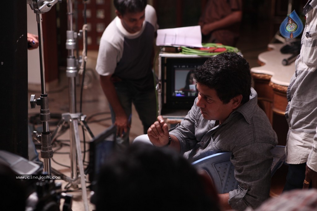 Ladies and Gentlemen Movie Stills - 28 / 35 photos