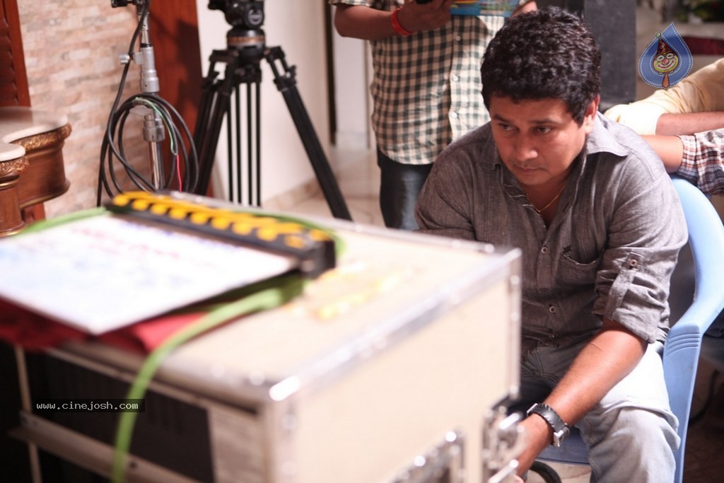 Ladies n Gentlemen Stills n Posters - 28 / 29 photos