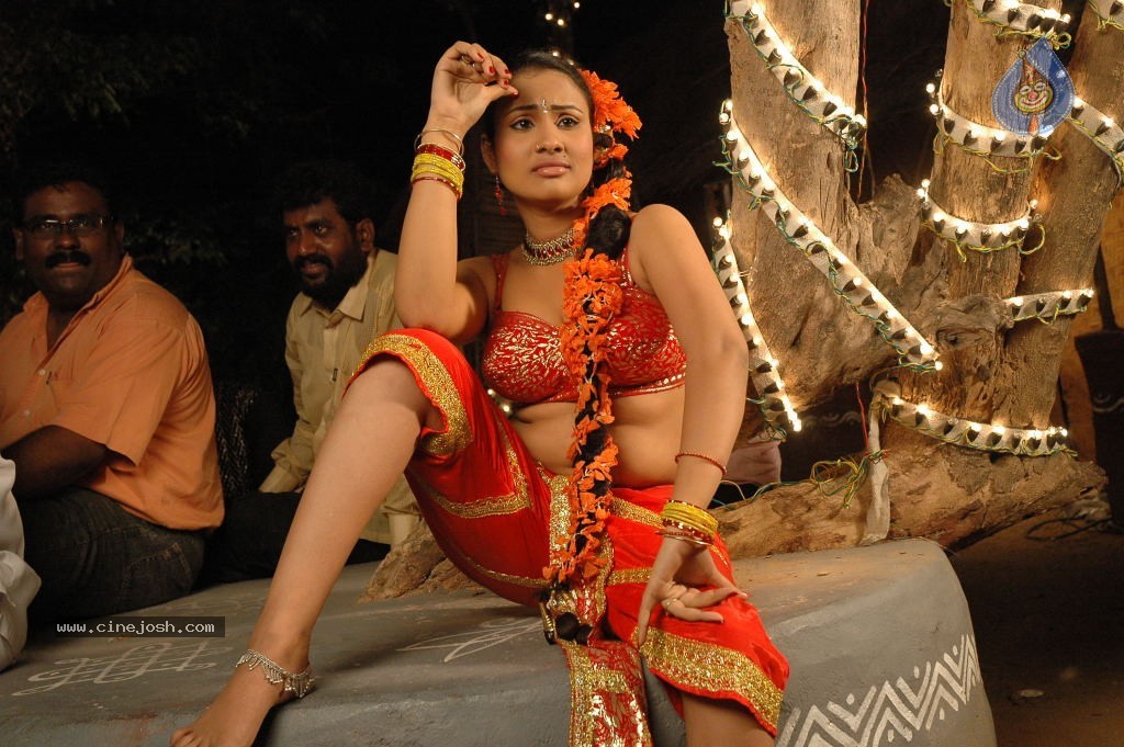 Last Bus Movie Stills - 6 / 18 photos