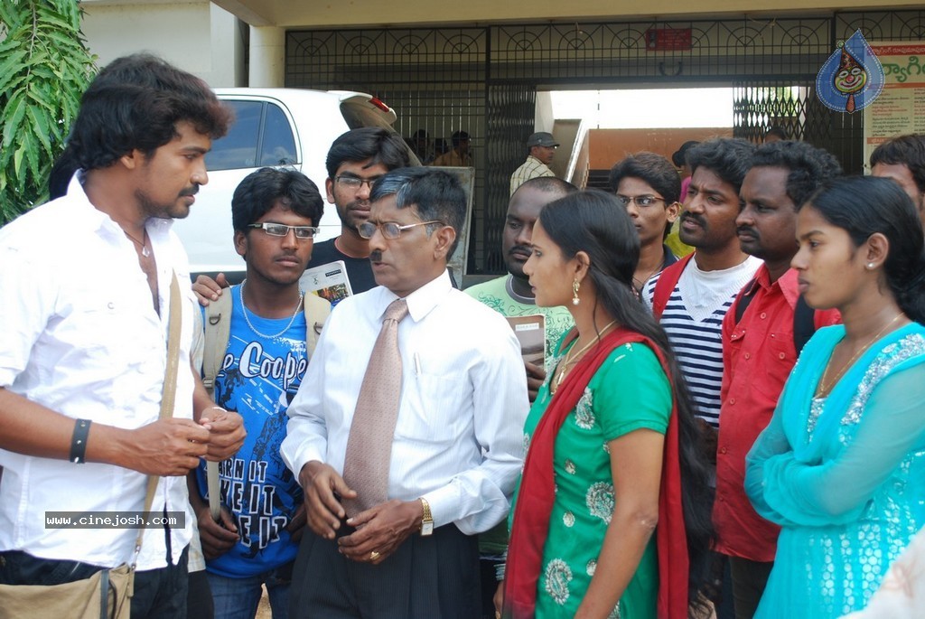 Life Movie Stills n Walls - 7 / 110 photos