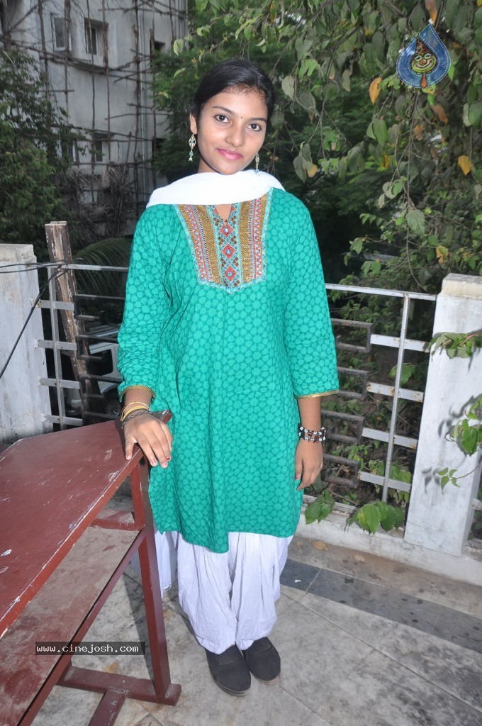 Lollu Dada Parak Parak Tamil Movie Stills - 22 / 68 photos