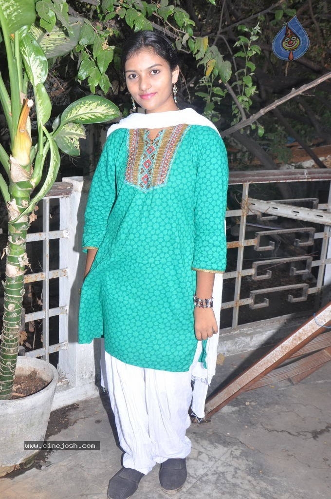 Lollu Dada Parak Parak Tamil Movie Stills - 33 / 68 photos