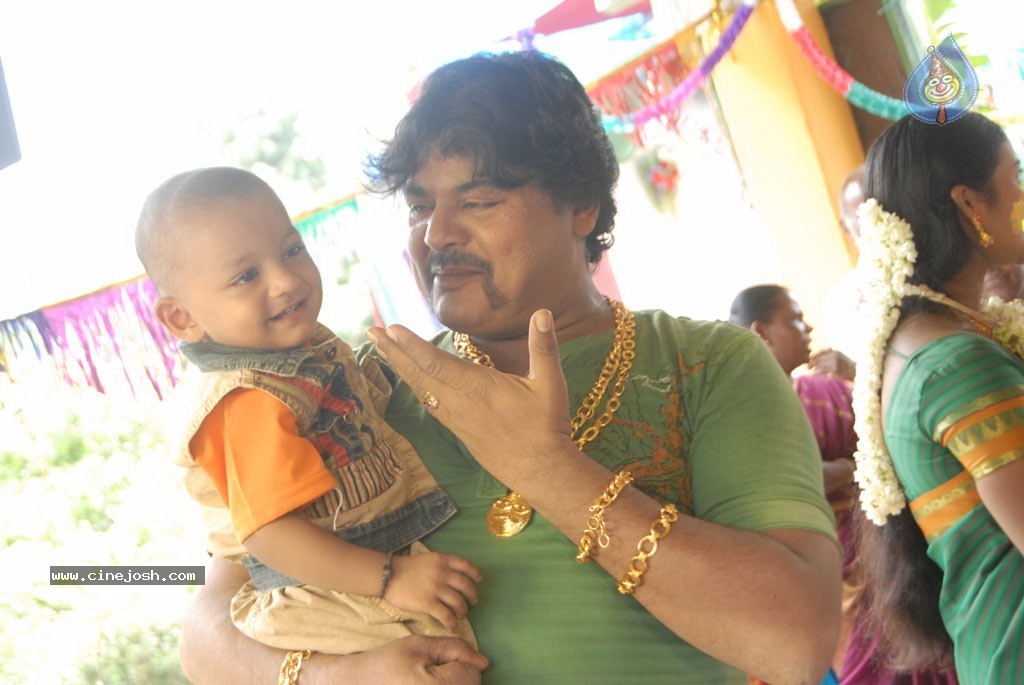 Lollu Dada Parak Parak Tamil Movie Stills - 35 / 68 photos