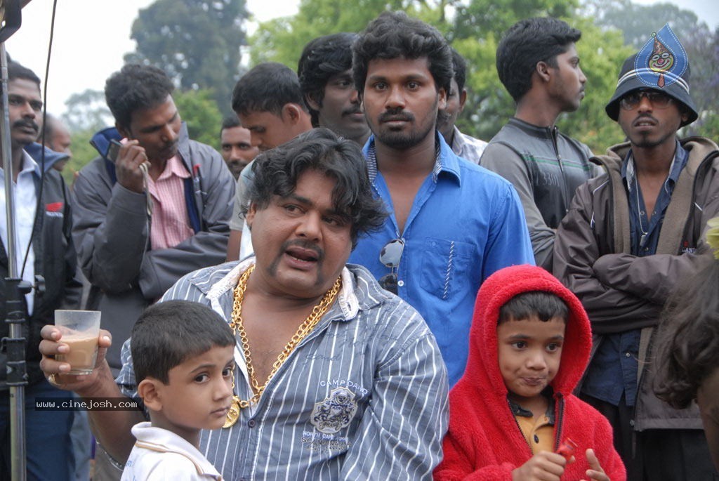 Lollu Dada Parak Parak Tamil Movie Stills - 36 / 68 photos