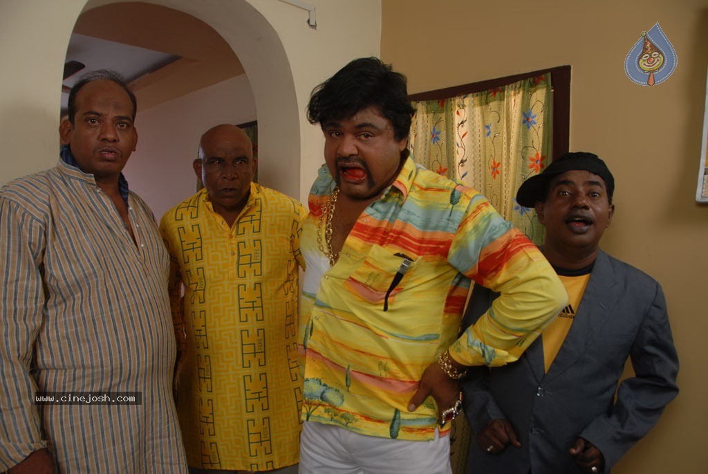 Lollu Dada Parak Parak Tamil Movie Stills - 38 / 68 photos